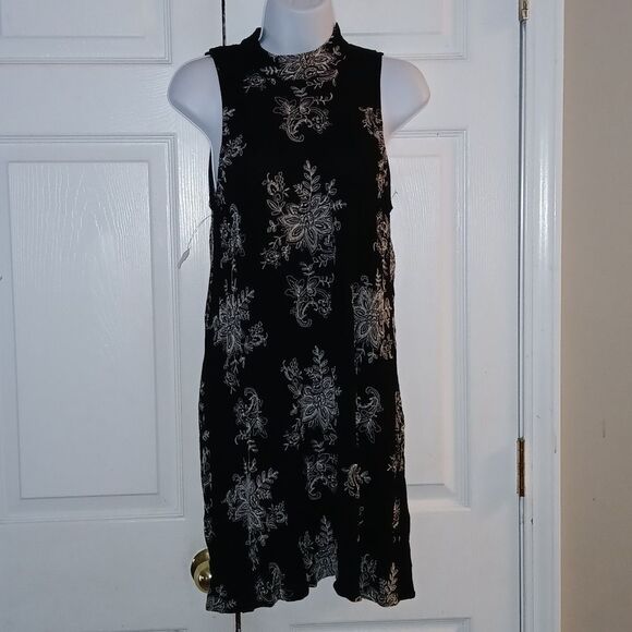 City Triangles Dresses & Skirts - City Triangles  black white embroidered sleeveless dress Sz L